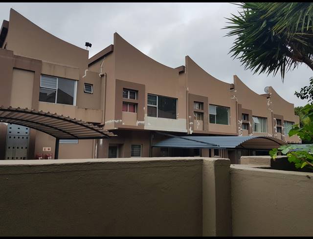 2 BEDROOM TOWNHOUSE TO LET IN MELROSE NORTH
